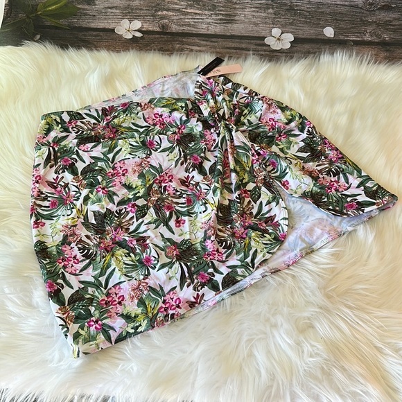 VICTORIA'S SECRET SWIM Bottom 
Cover-Up - Picture 1 of 7